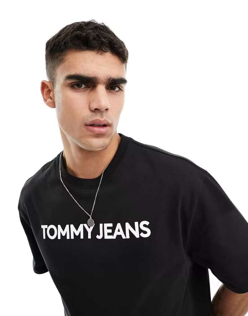 

Черная объемная футболка с логотипом Tommy Jeans Bold Classics
