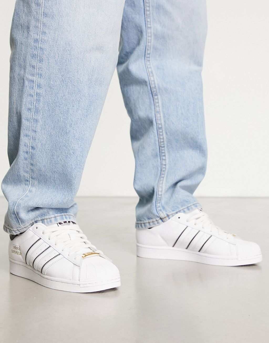 

Белые кроссовки adidas Originals Superstar с контрастными полосками, Белый