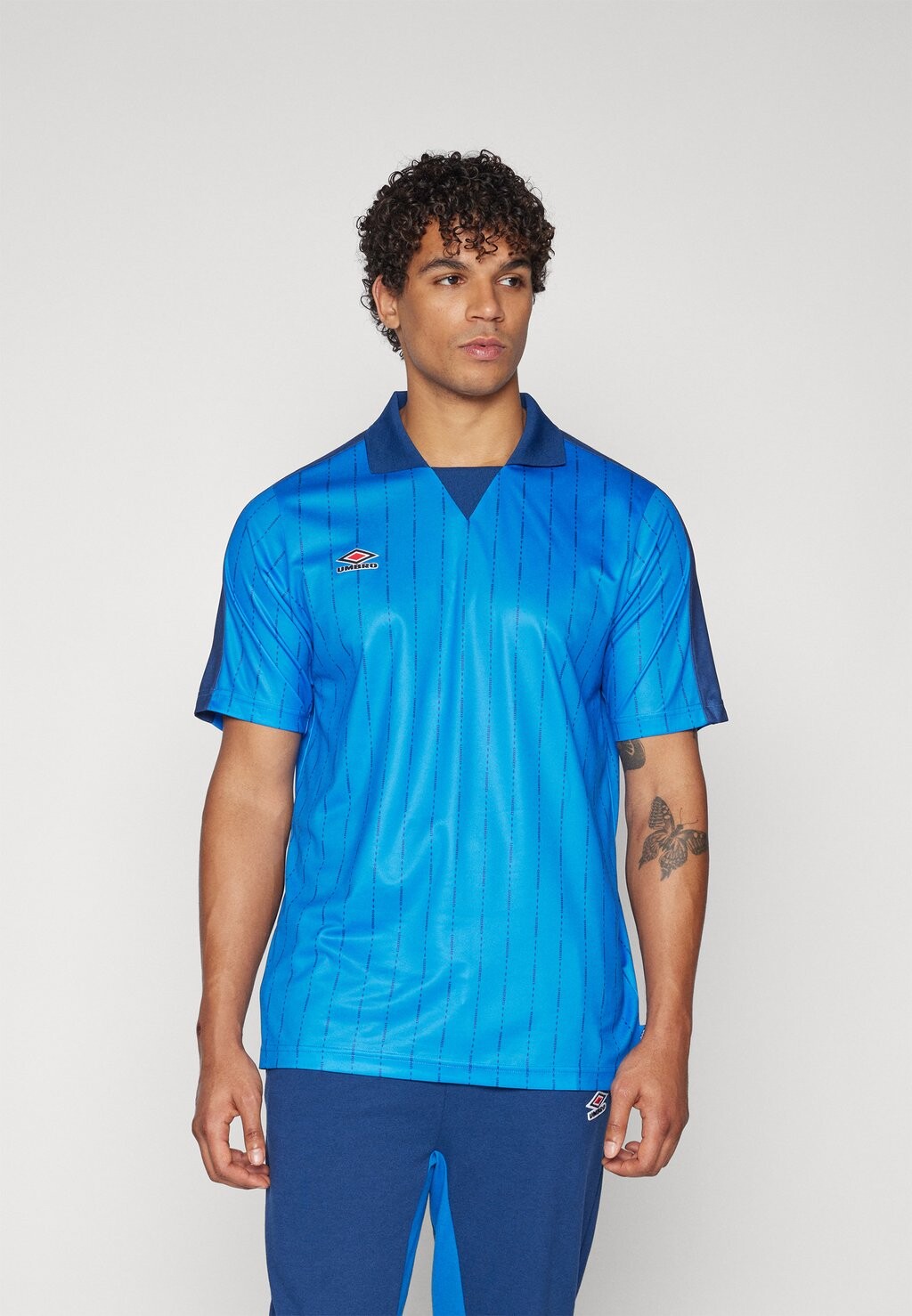 

Футболка с принтом LINEAR PRINT Umbro, цвет regal blue/estate blue