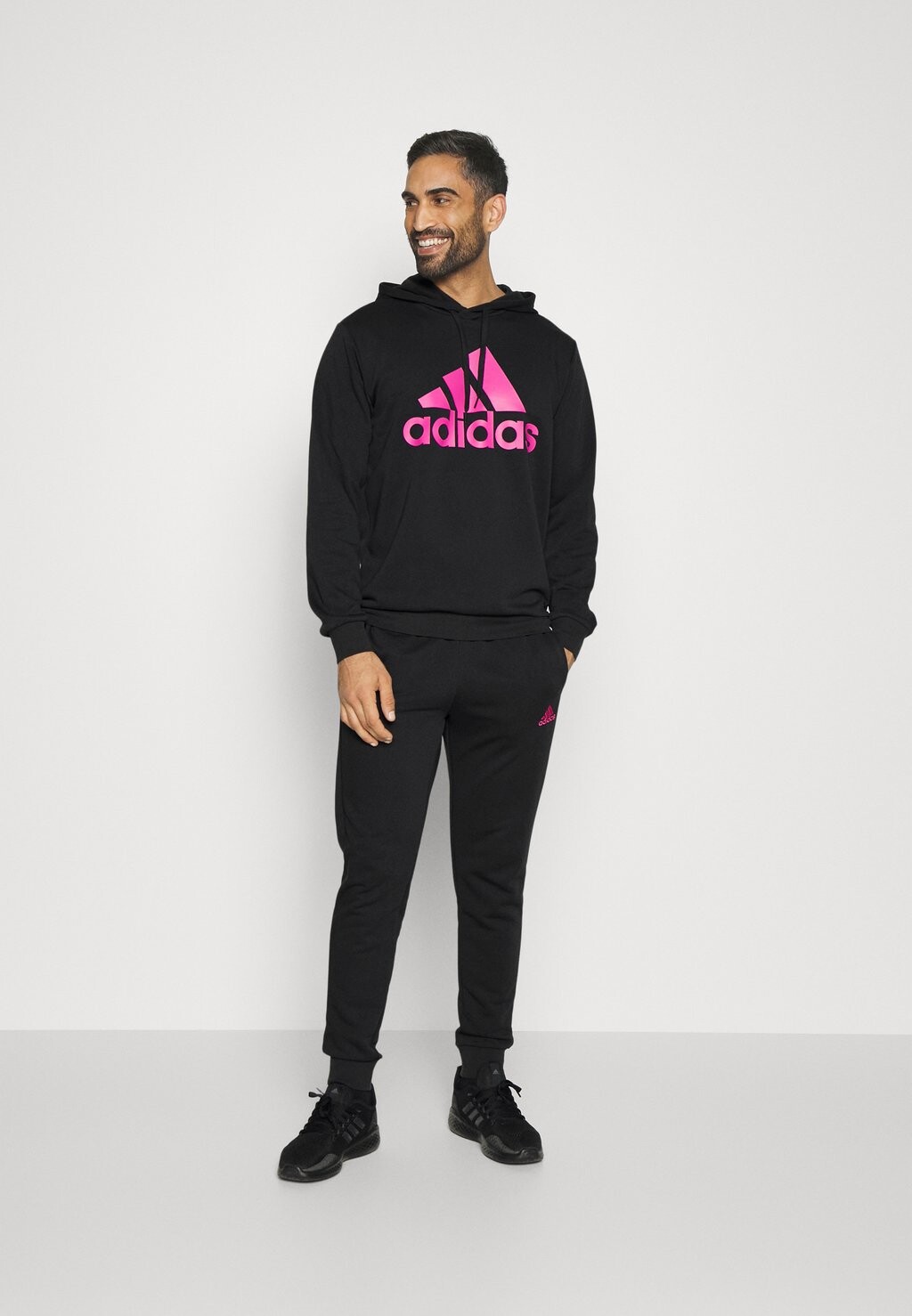 

Спортивный костюм Adidas
