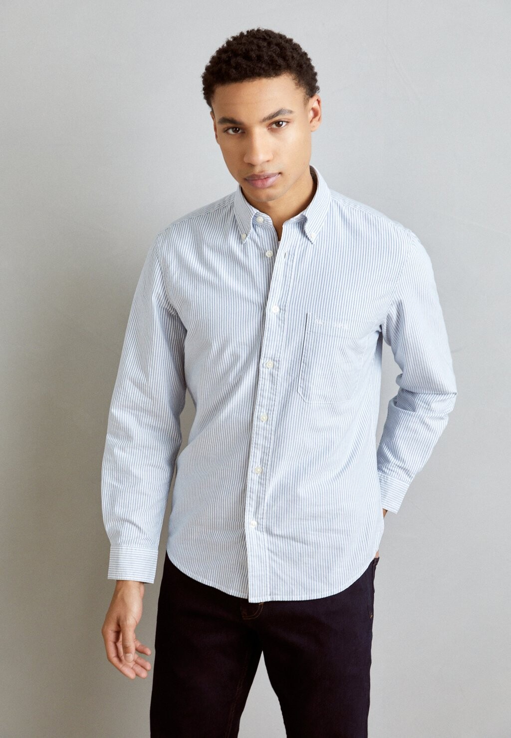 

Рубашка BUTTON DOWN COLLAR LONG SLEEVES ONE CHEST POCKET ROUND HEM Marc O'Polo, цвет blue/off white