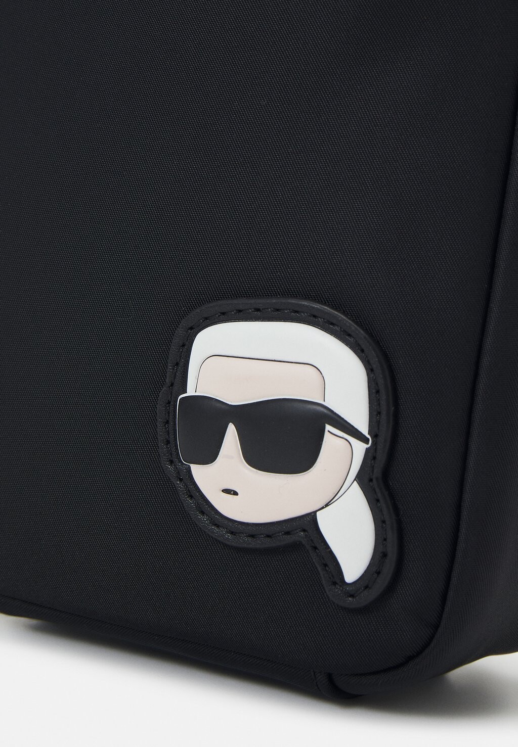 

Сумка через плечо Ikonik 2.0 Unisex KARL LAGERFELD, черная