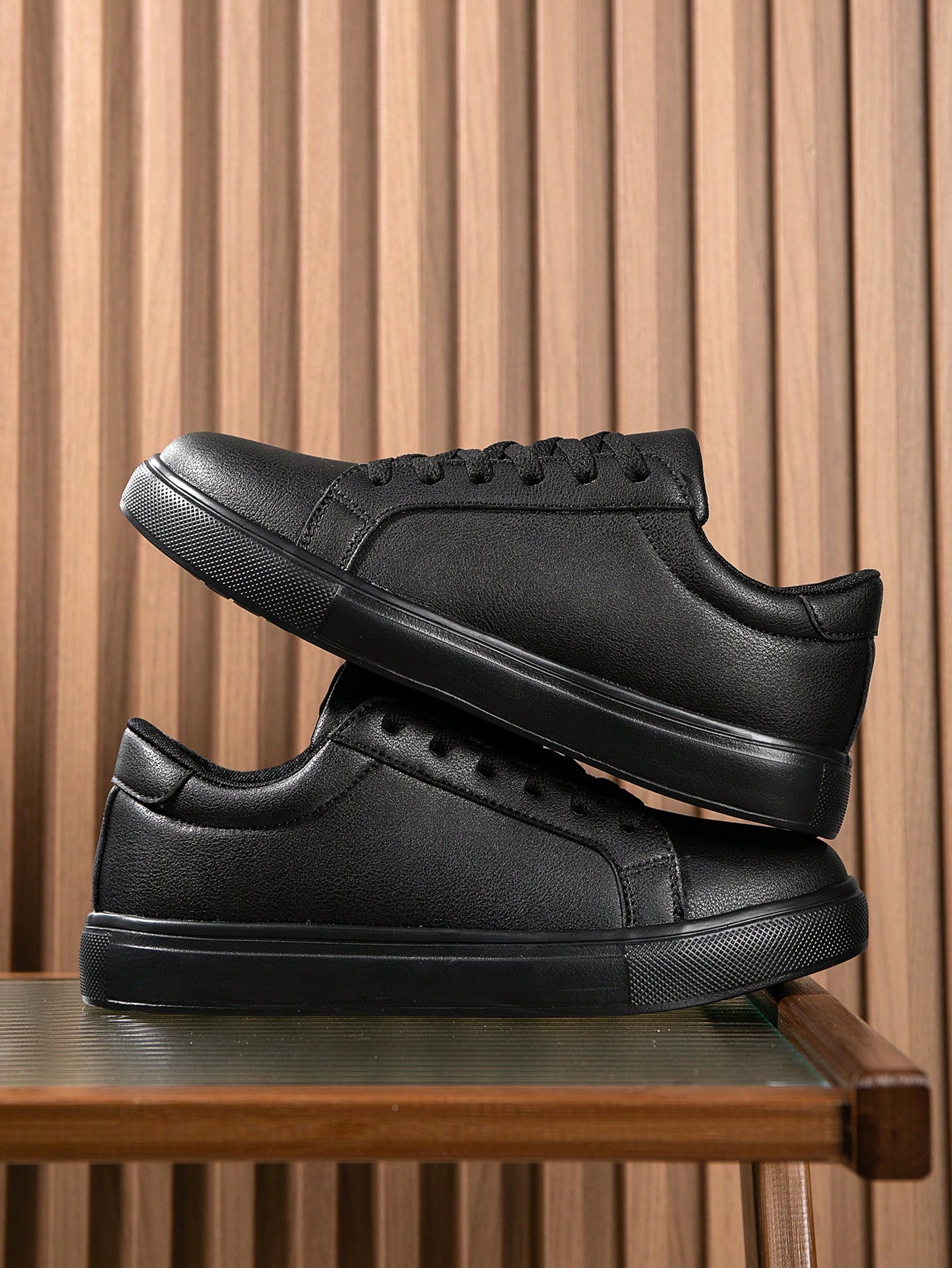 Мужские черные кроссовки в минималистском стиле с завязками спереди, черный