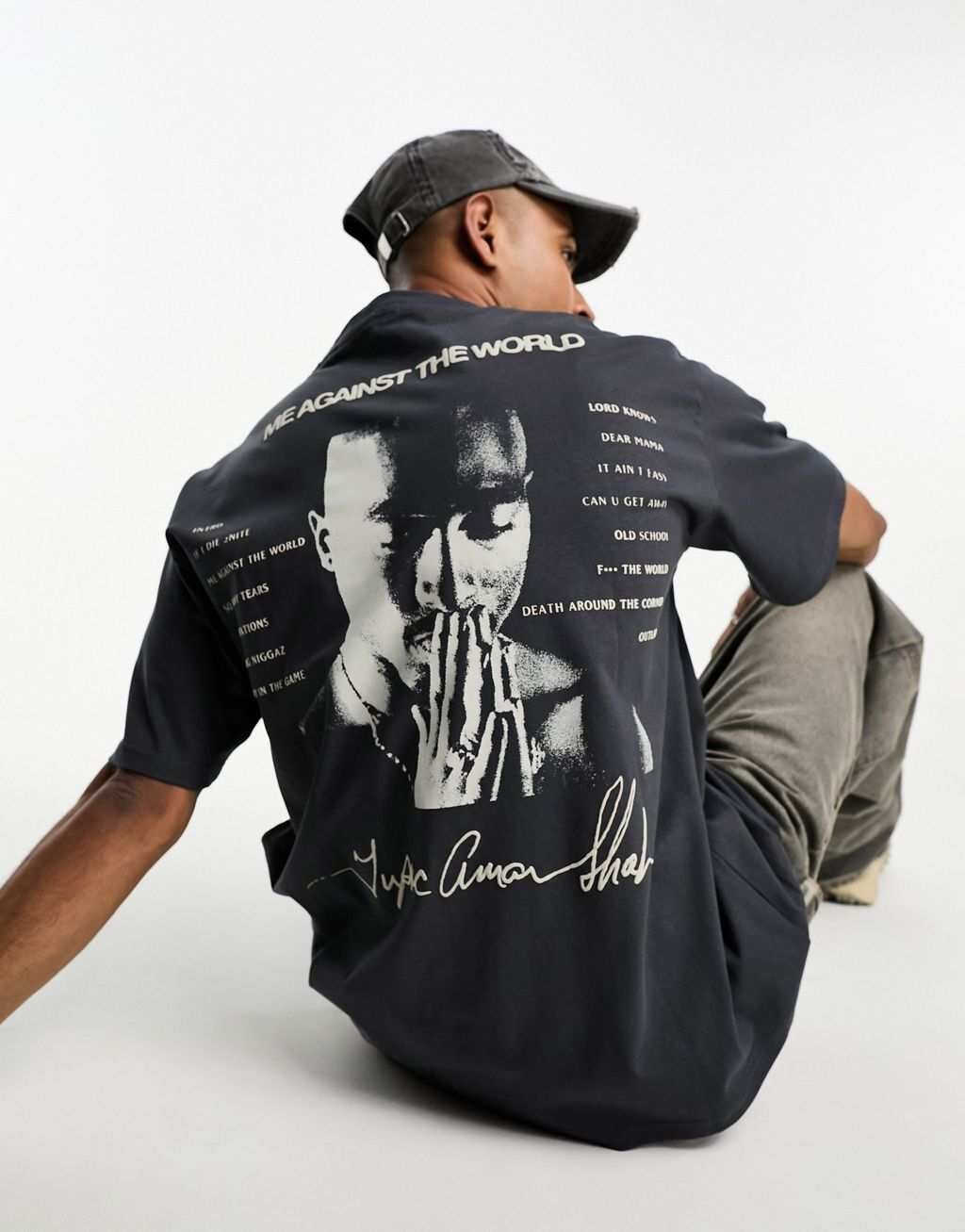 

Угольная футболка Pull&Bear Tupac