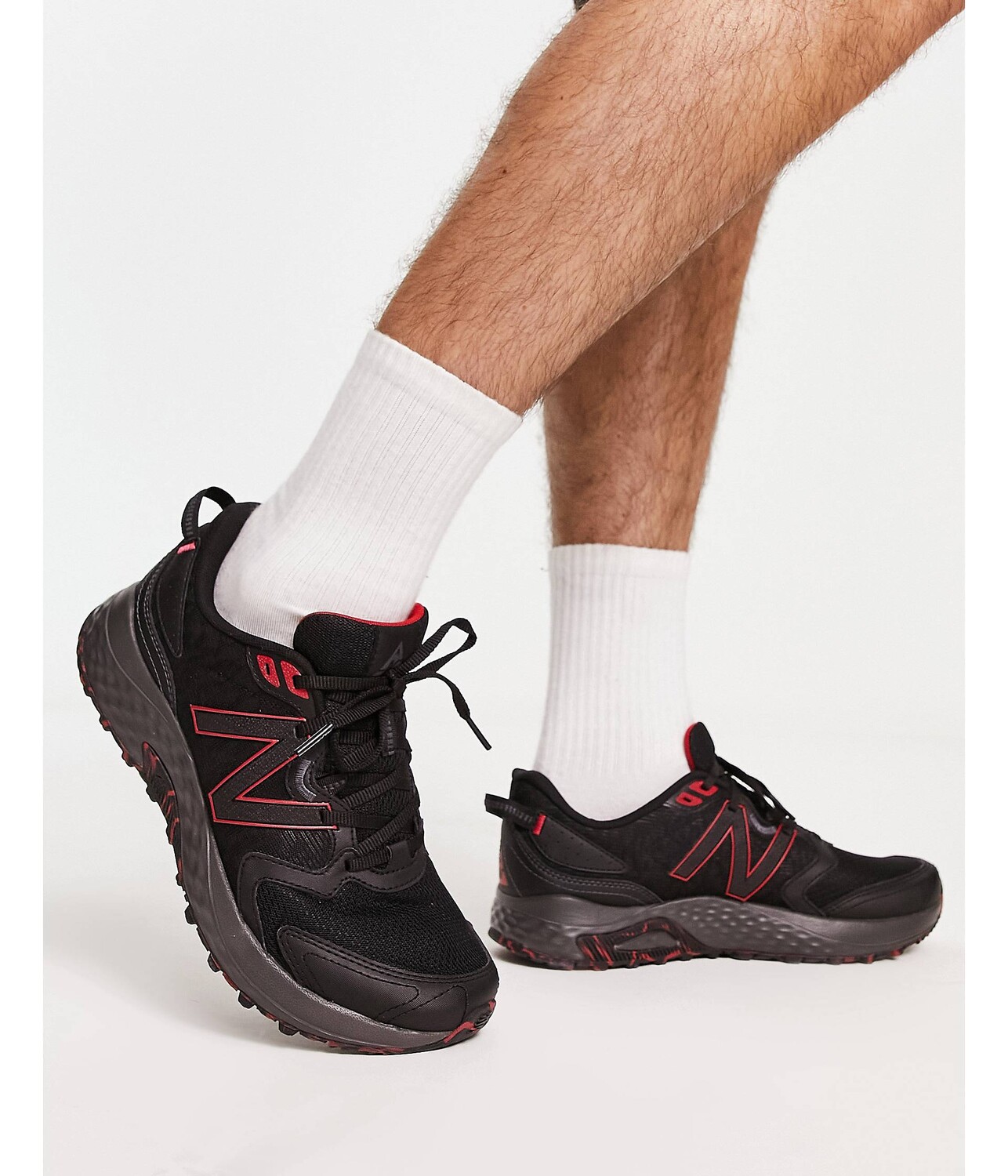 

Черные и красные кроссовки New Balance Running 410