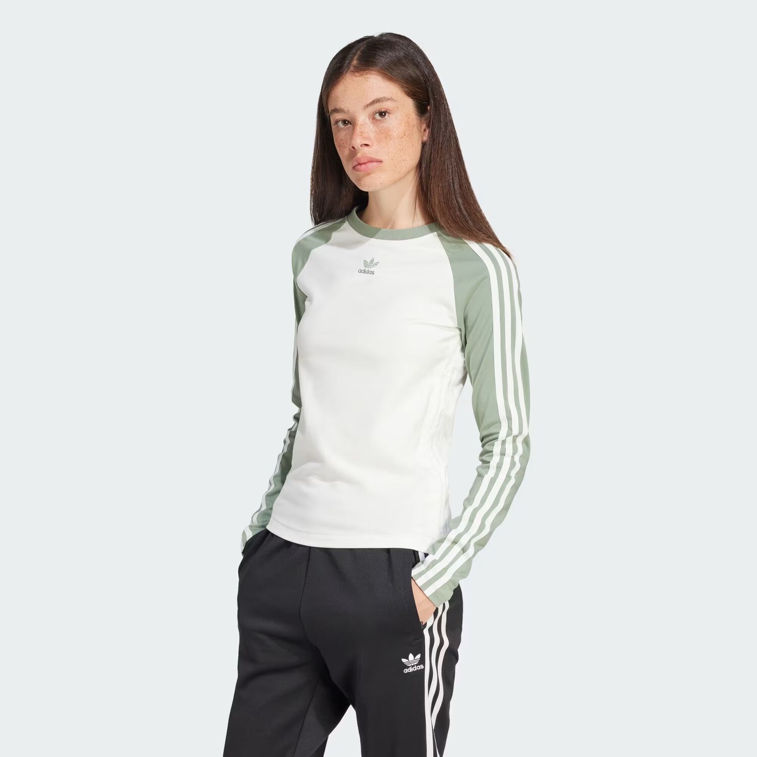

Облегающая футболка с длинными рукавами Adidas, цвет Core White/Trace Green