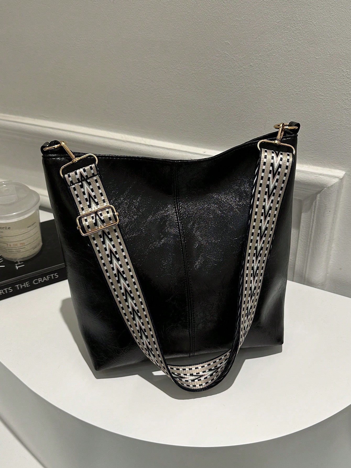 Сумка-хобо с геометрическим ремешком, черный большая сумка хобо в стиле ретро черный