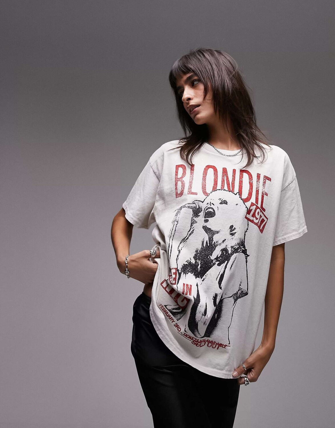 

Оверсайз-футболка цвета экрю Blondie live in NYC с графической лицензией Topshop