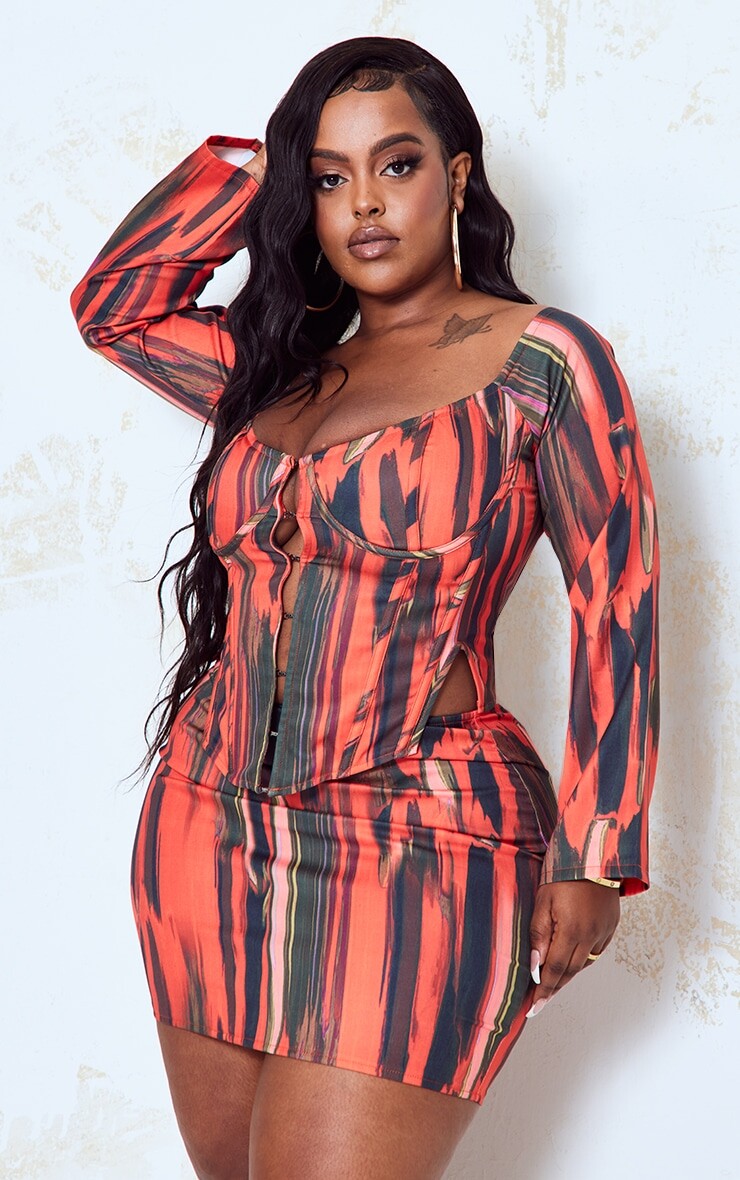 

PrettyLittleThing Плюс оранжевый корсет-бардо с абстрактным принтом
