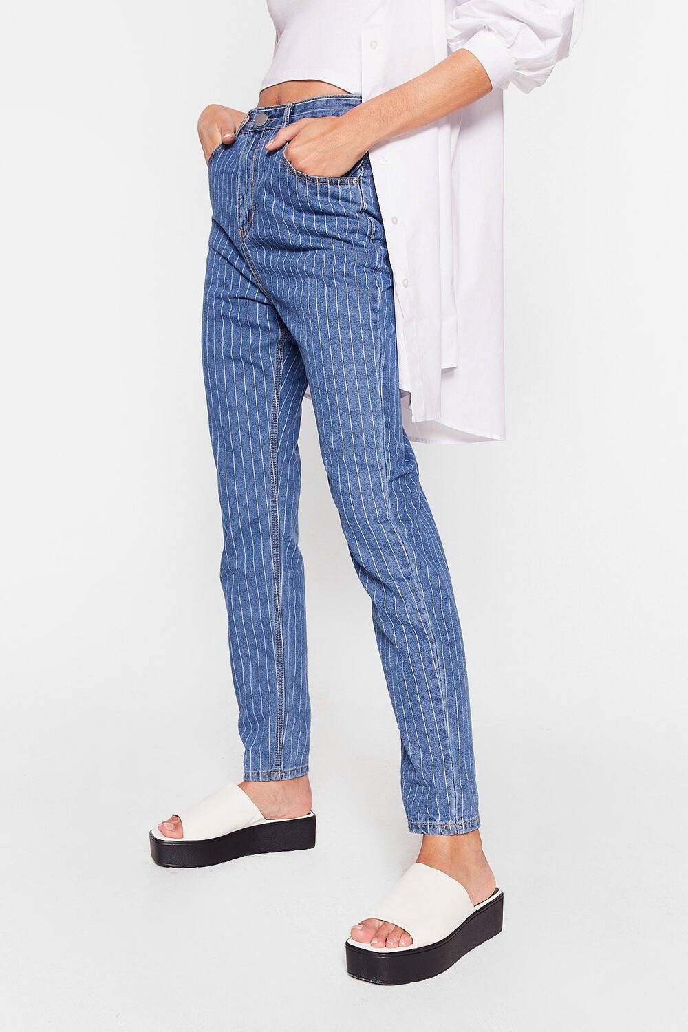 

Мюли на платформе с открытым носком из искусственной кожи Nasty Gal, белый