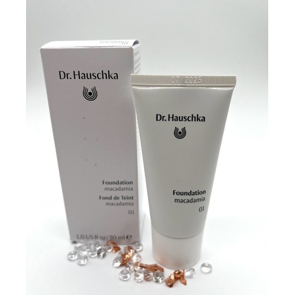 Hauschka Foundation Makeup Primer Color 01 Macadamia 30 мл Dr Hauschka тональный крем для лица dr hauschka foundation 01 macadamia 30 мл
