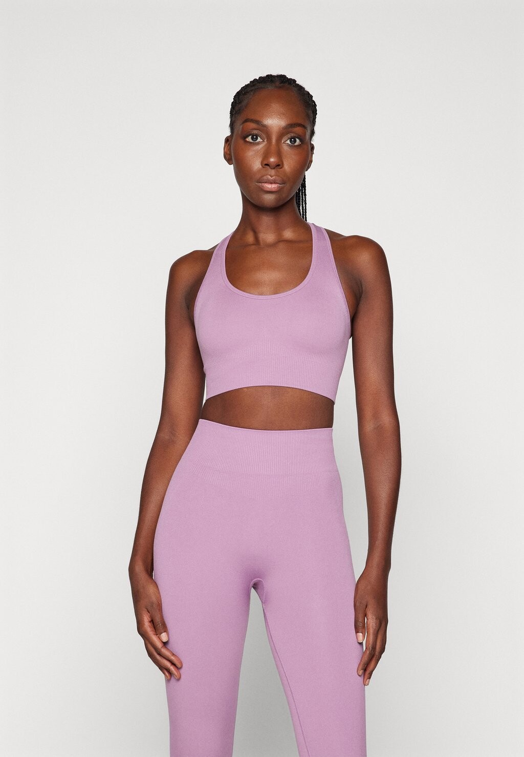 

Спортивный бюстгальтер средней поддержки SEAMLESS BRA Hunkemöller, цвет purple