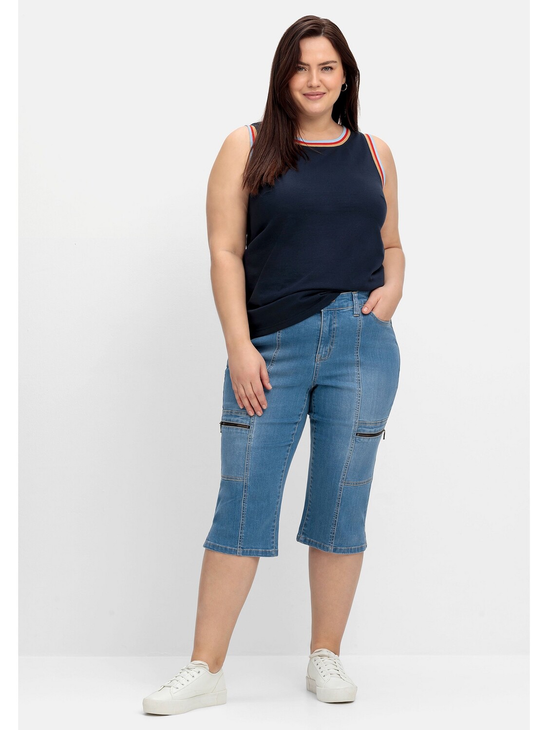 

Джинсы sheego Schmale Capri, цвет blue bleached Denim