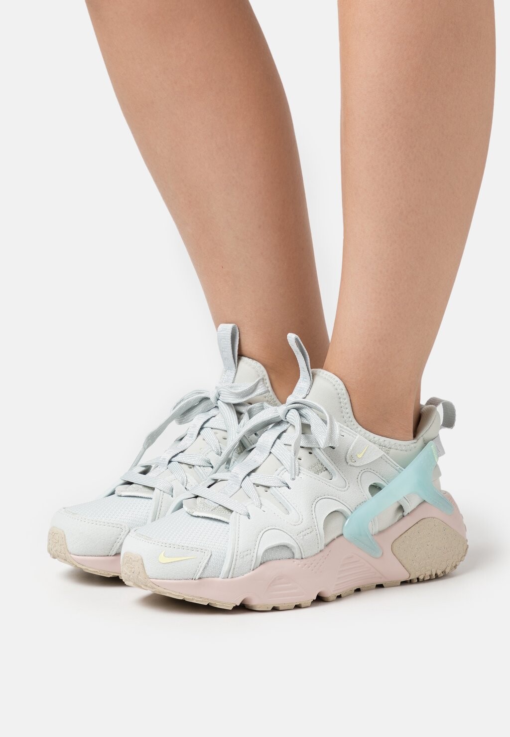 

Кроссовки Nike Air Huarache, светло-серебристый / лимонный оттенок