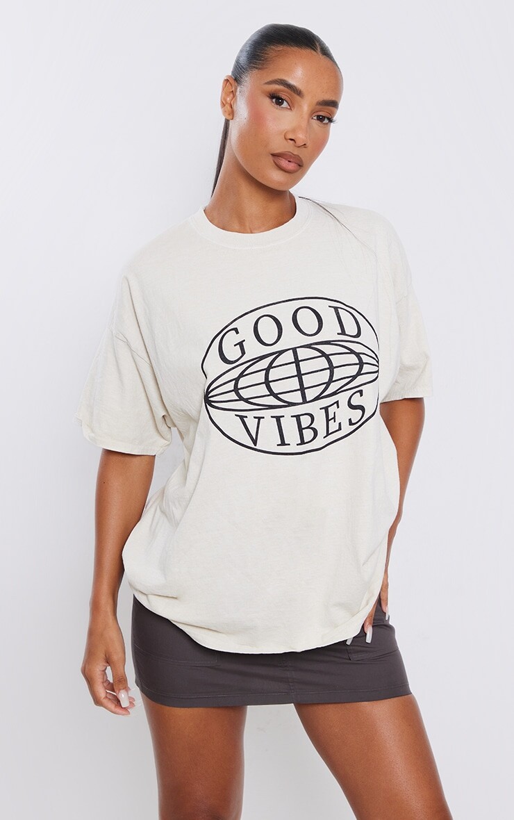

PrettyLittleThing Футболка с принтом Stone Good Vibes