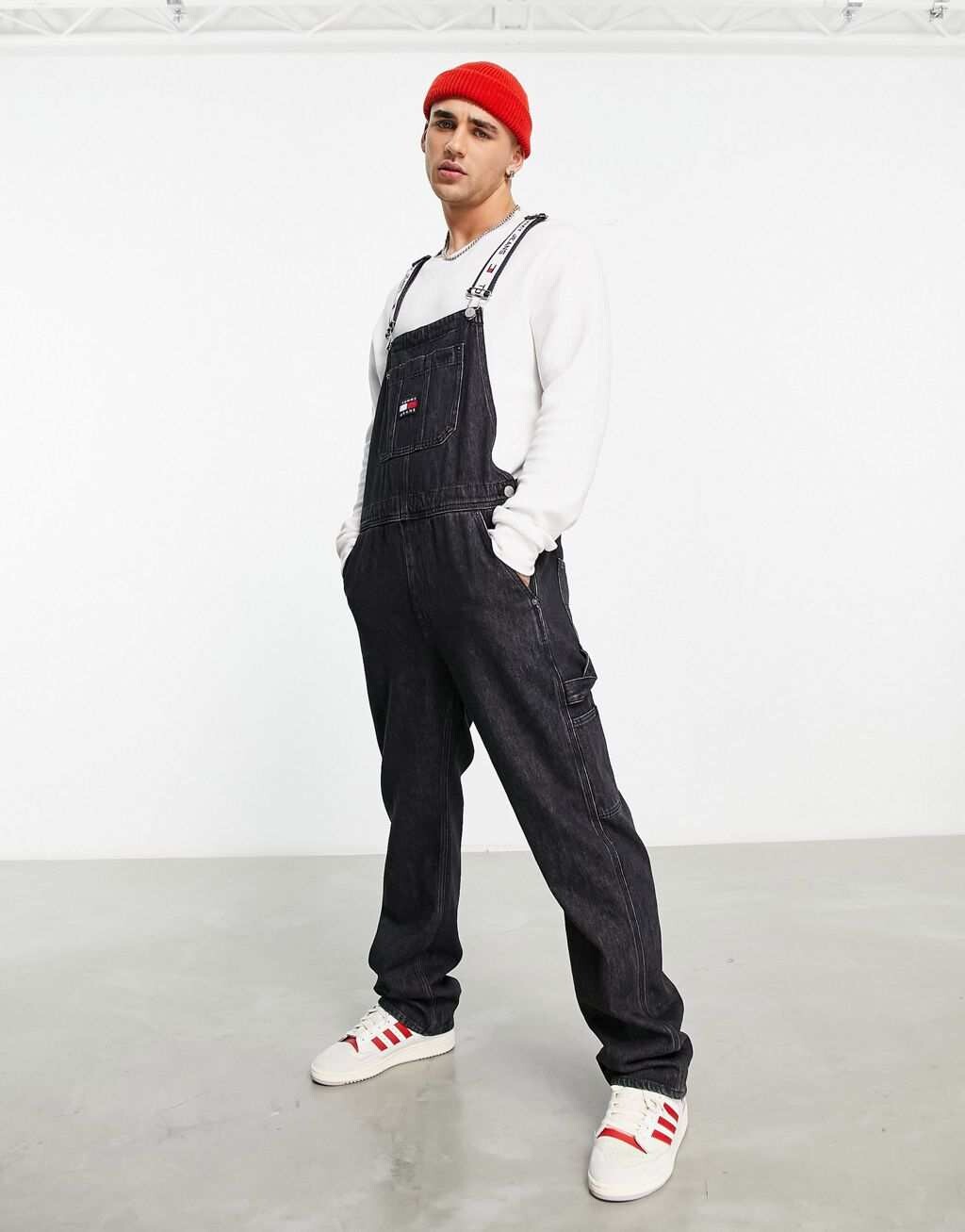 

Черные джинсовые комбинезоны Tommy Jeans