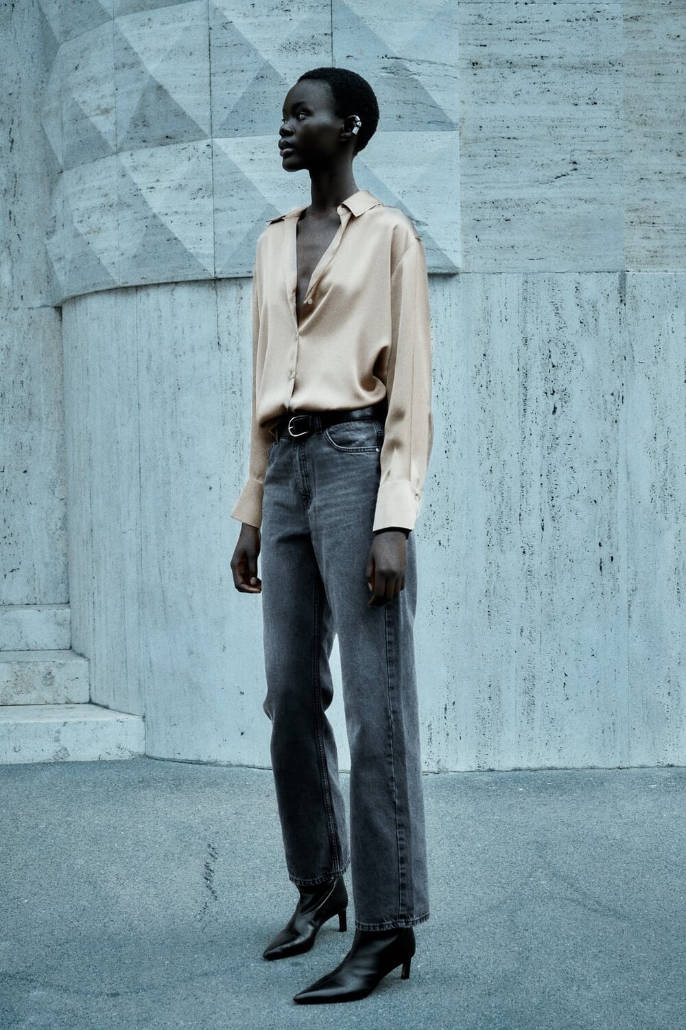 

Струящаяся атласная рубашка ZARA, норковый