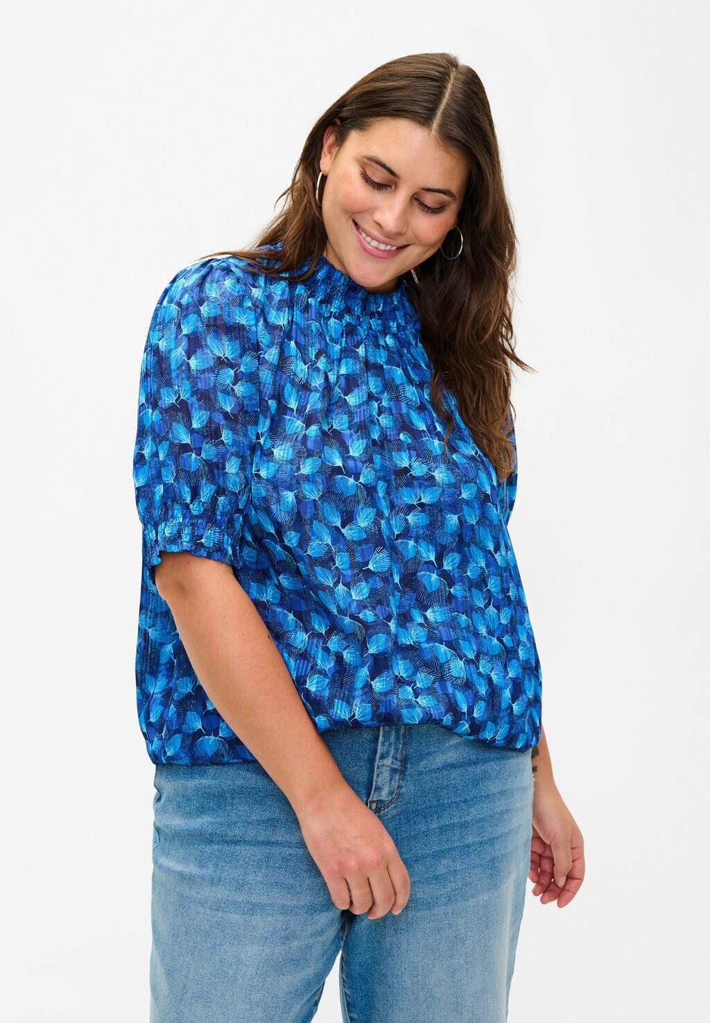 

Блузка KURZÄRMELIGE GESMOK MIT PRINT Zizzi, цвет navy blazer leaf aop