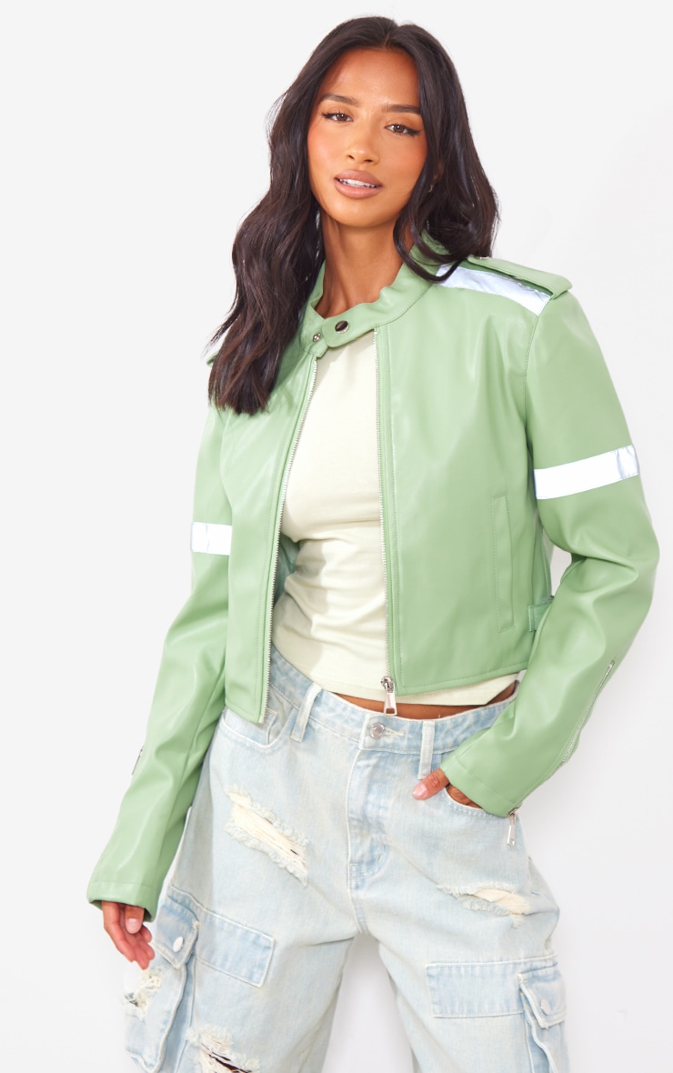 PrettyLittleThing Зеленая укороченная куртка-борцовка из искусственной кожи Petite Sage гармония цвета пастельные тона