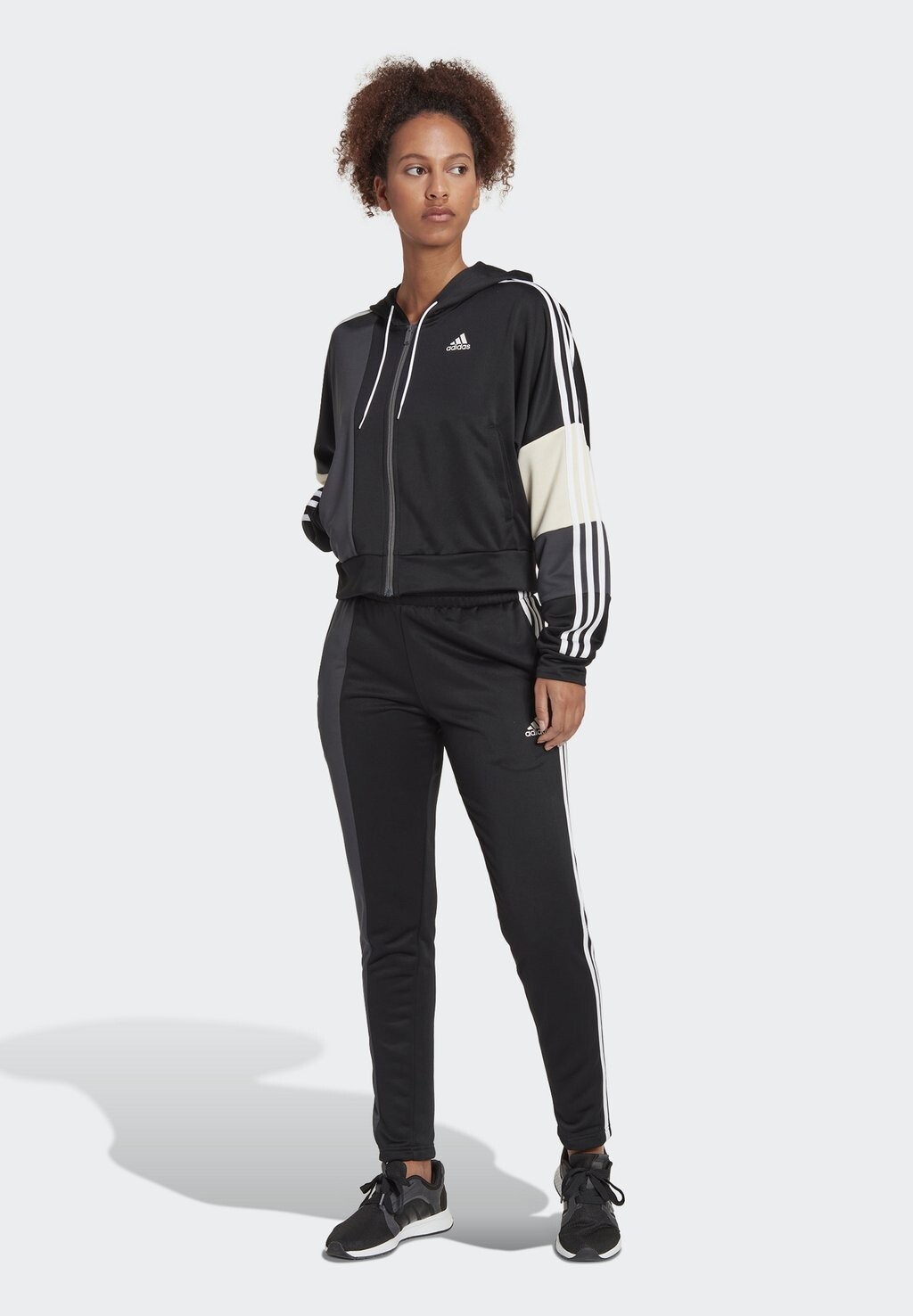 

Спортивный костюм Adidas, черный