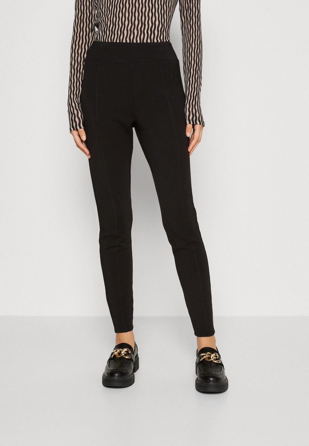 

Брюки Armani Exchange, черный