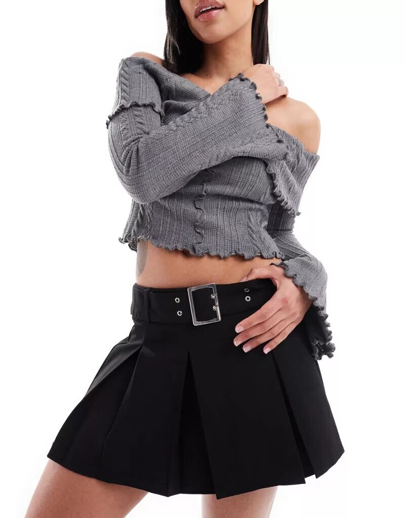 

Черная короткая плиссированная юбка с поясом Pull&Bear