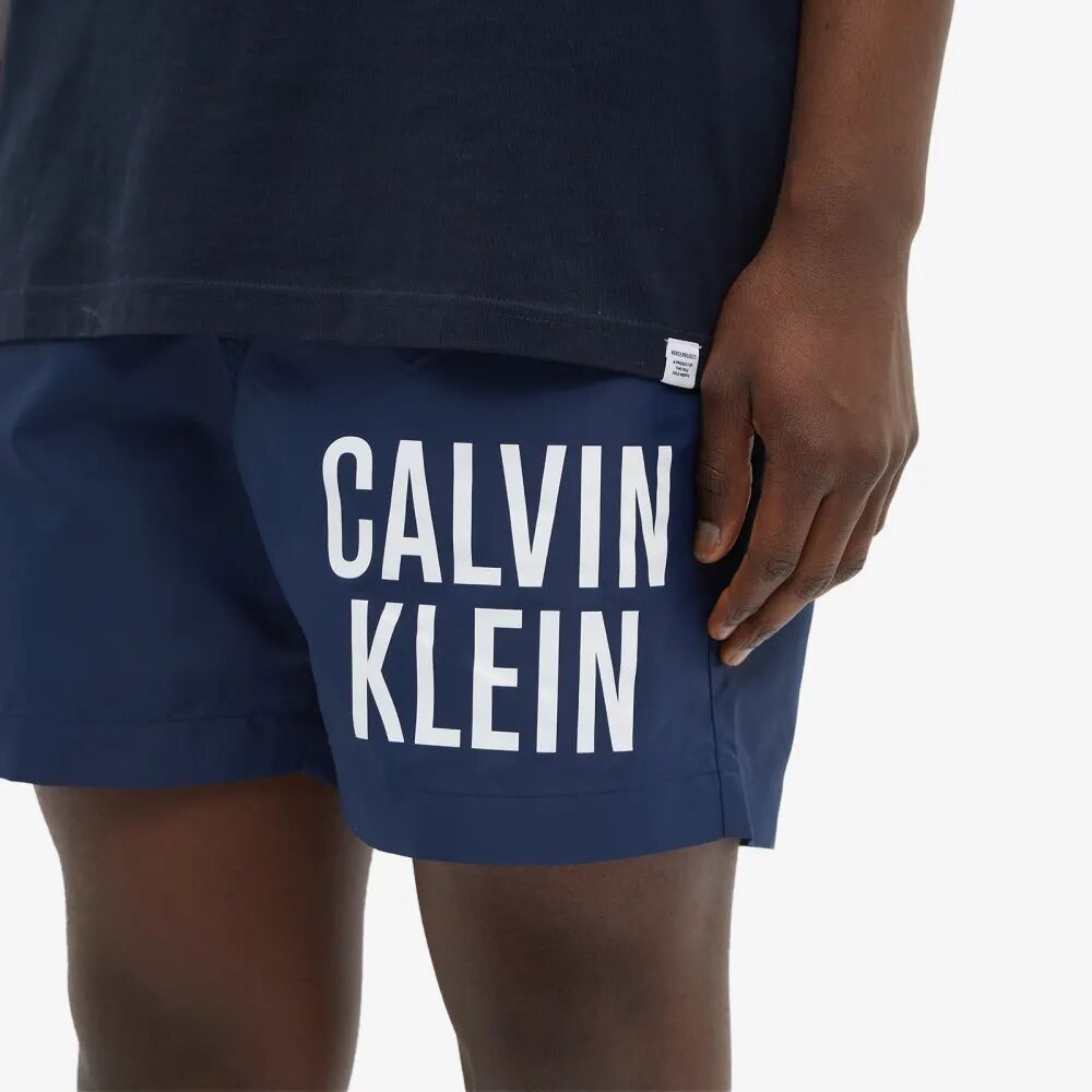 Calvin Klein Шорты для плавания с большим логотипом, синий черные шорты для плавания с большим тисненым логотипом moschino черный