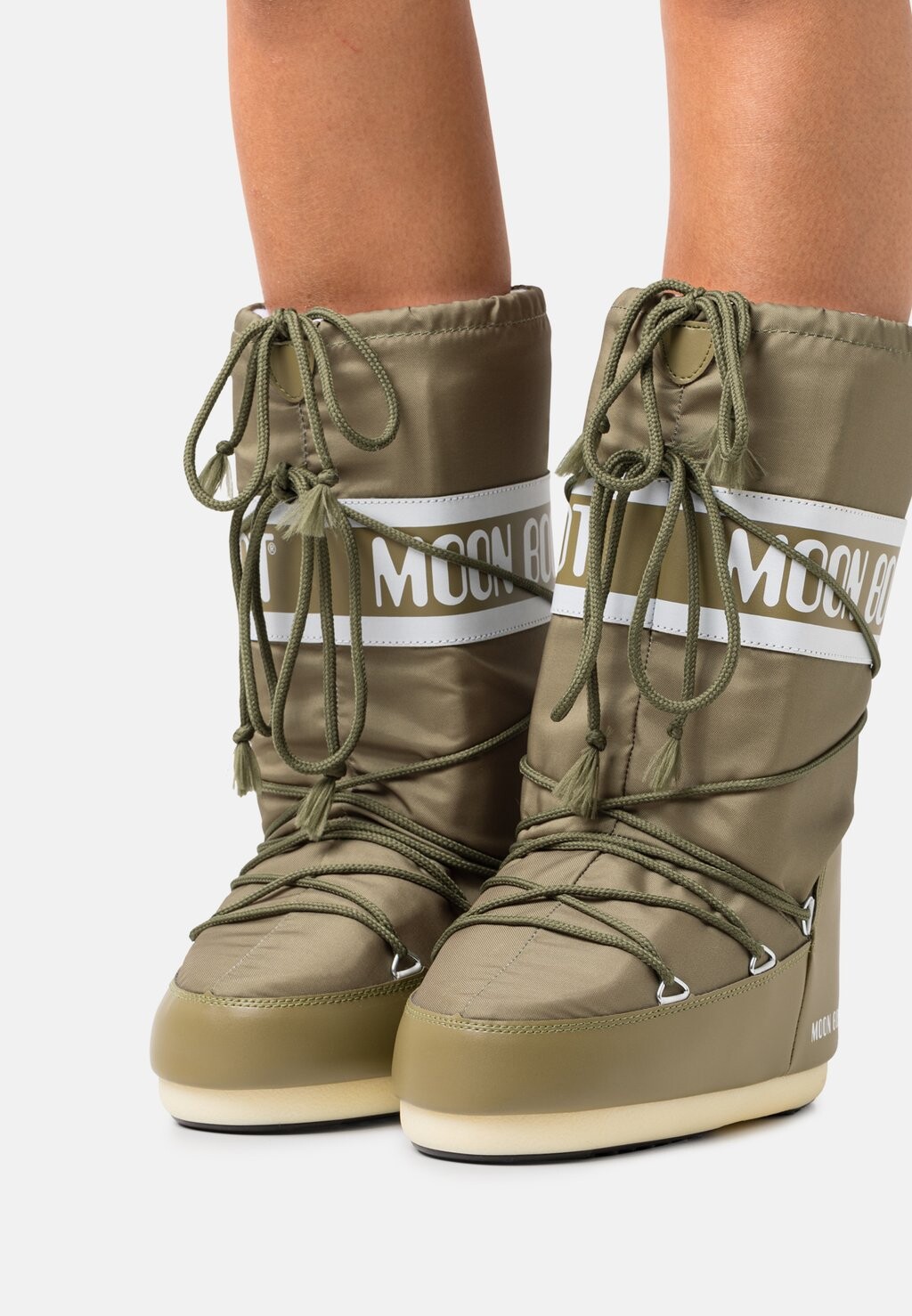 

Зимние сапоги Moon Boot