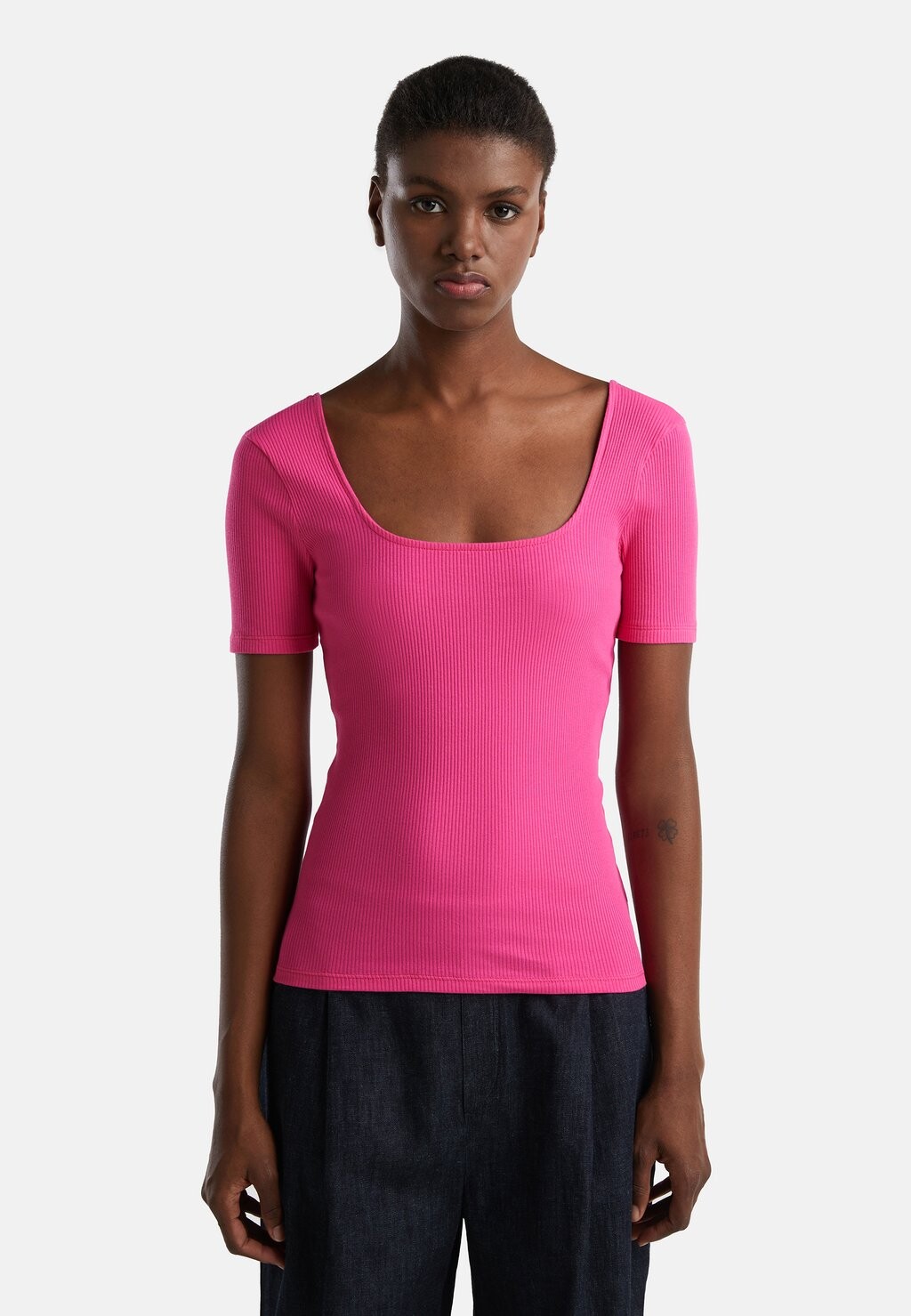 

Базовая футболка United Colors of Benetton