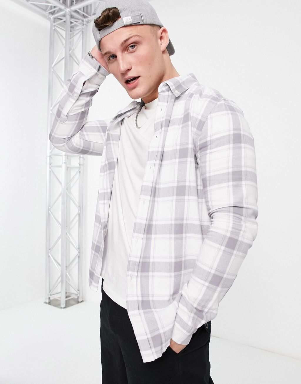 

Серая рубашка в клетку стандартного кроя ASOS DESIGN