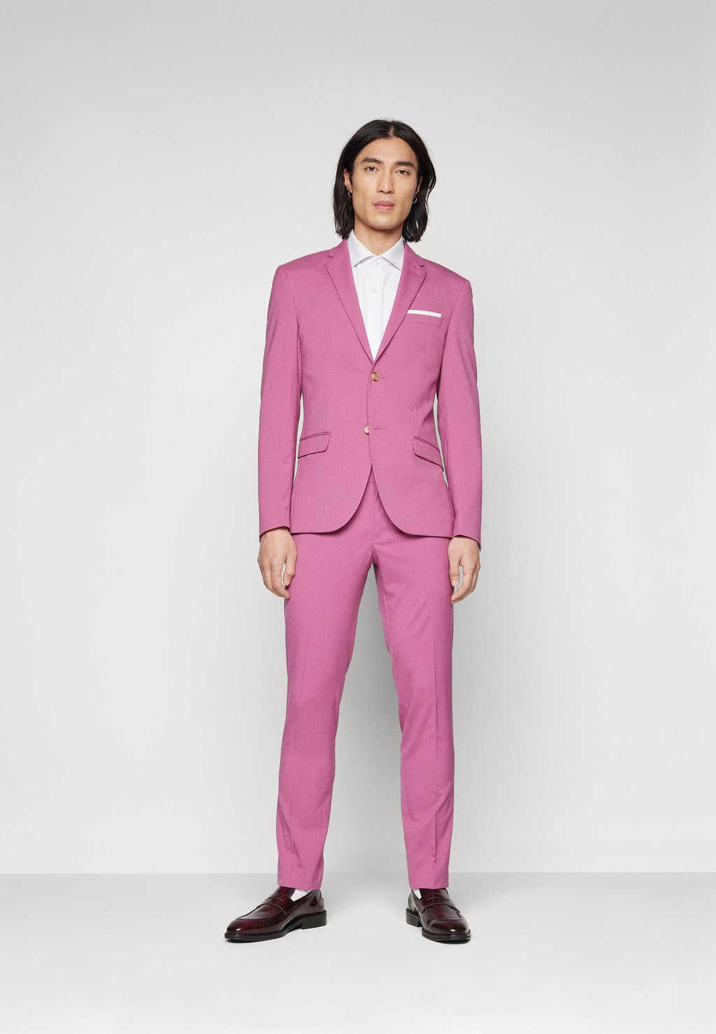 

Костюм THE FASHION SUIT NOTCH POCKET SQUARE Isaac Dewhirst, цвет deep rose