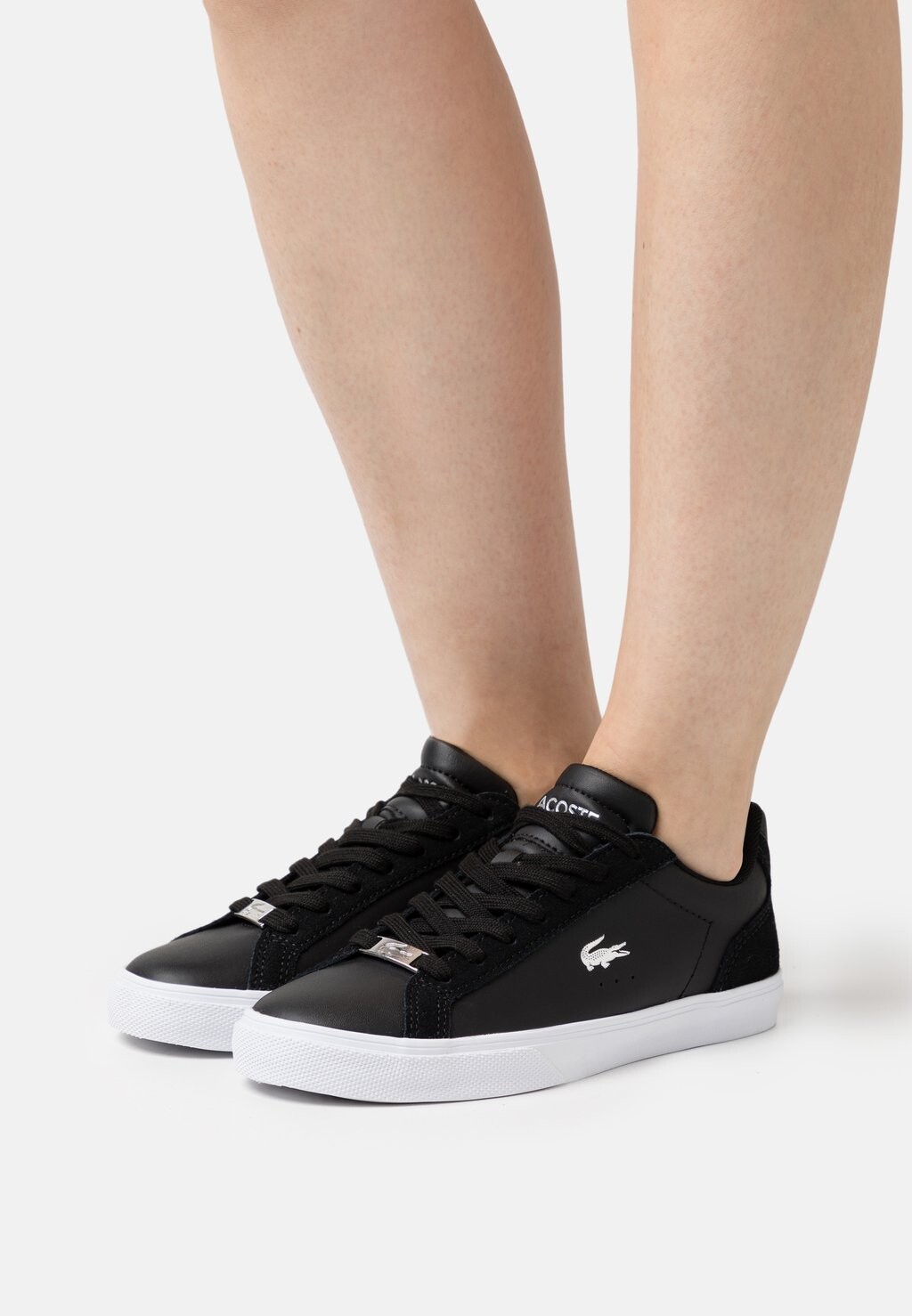 

Кроссовки Lacoste