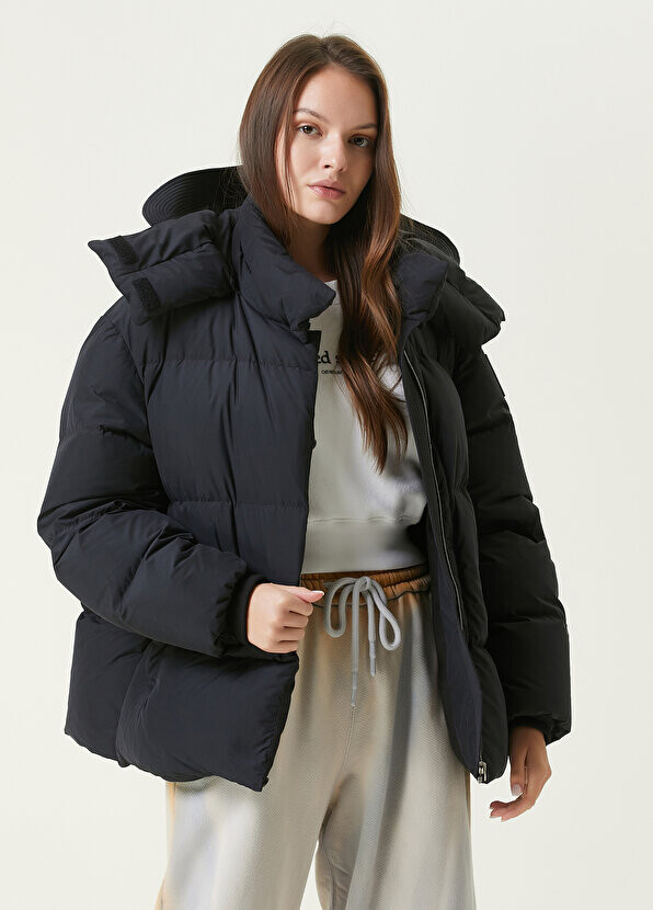 

Черное пальто с капюшоном и логотипом Off-White, Черный