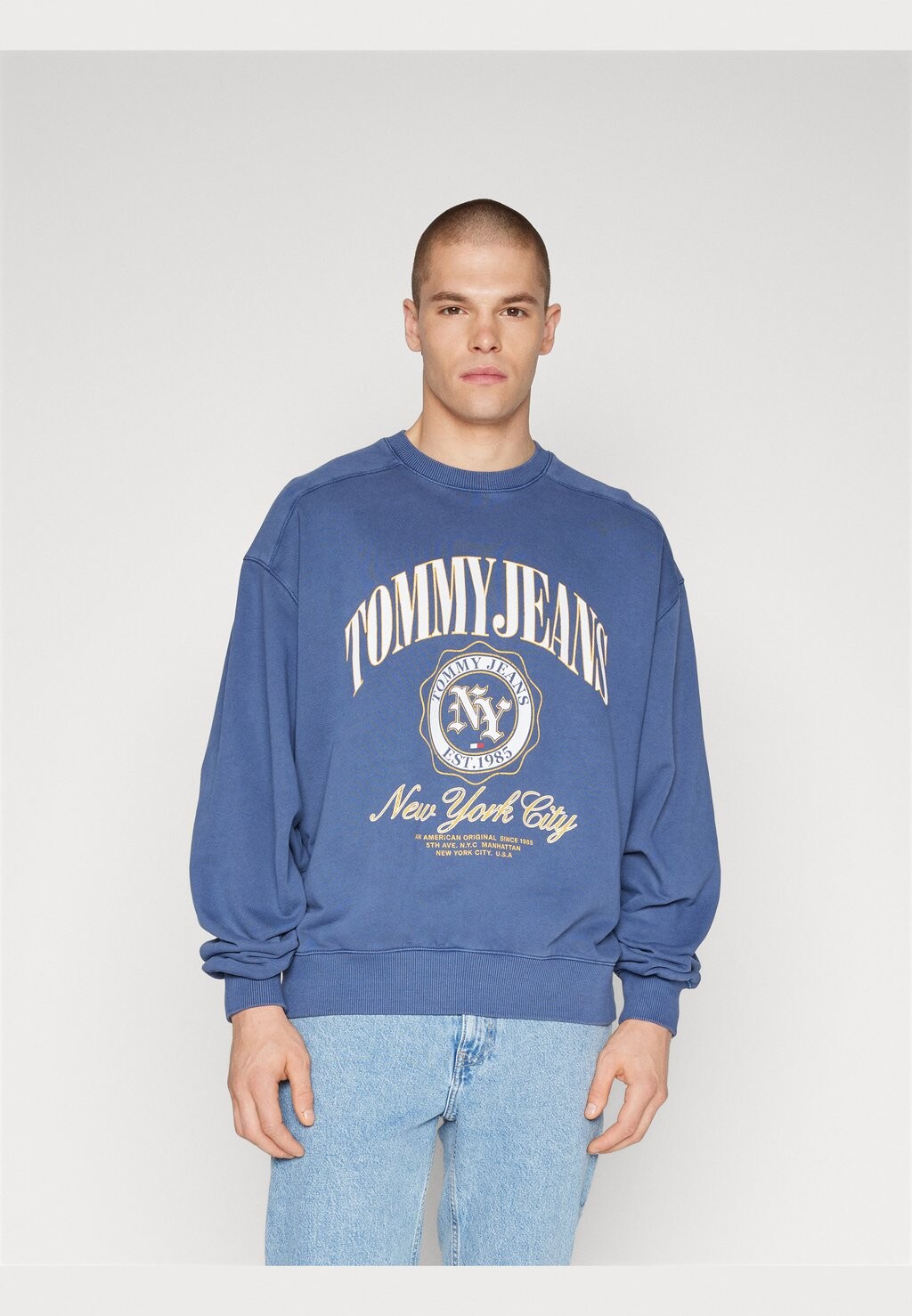 

Толстовка BOXY LUXE VARSITY CREW Tommy Jeans, темно-синий