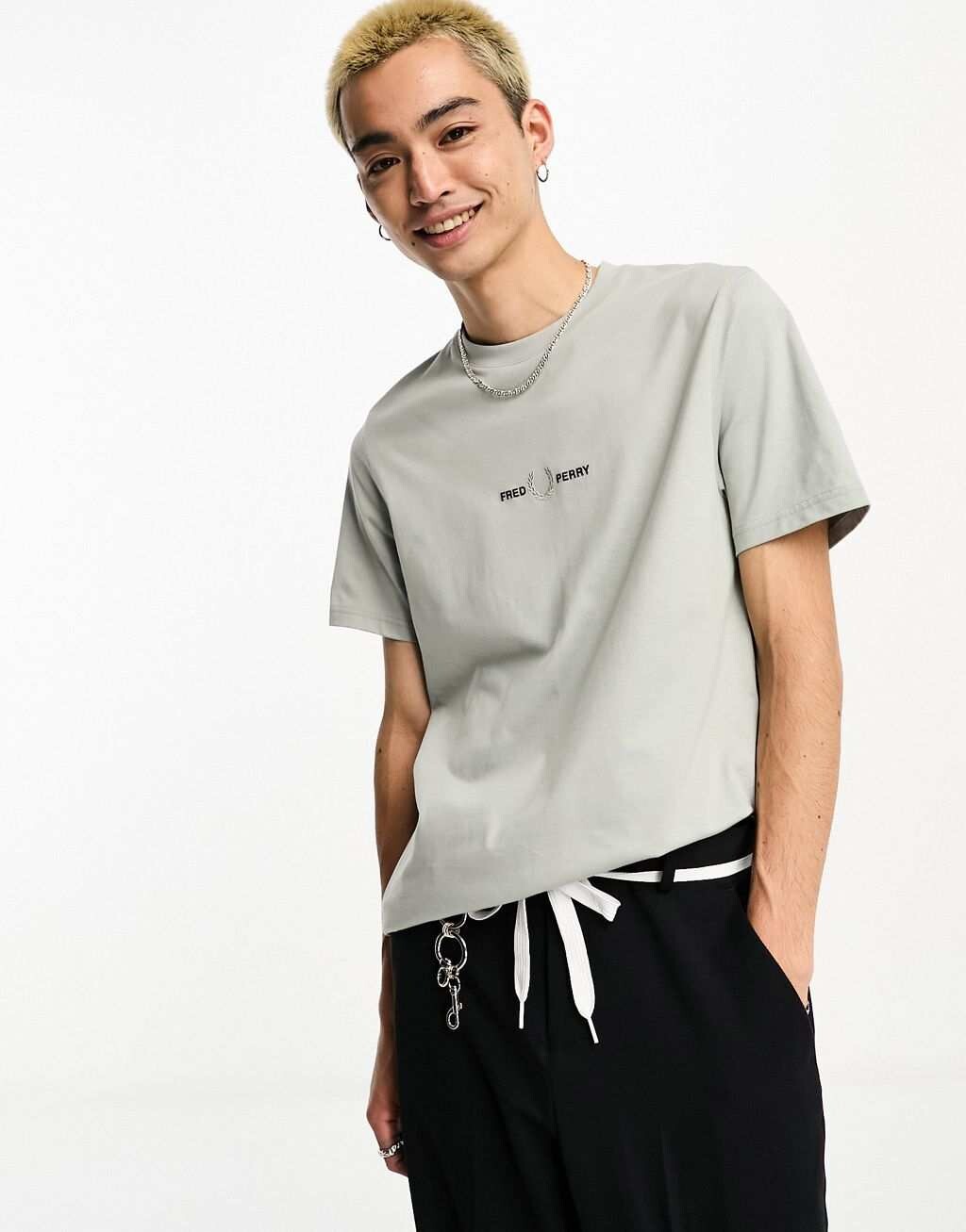 

Серая футболка с вышитым логотипом Fred Perry, Серый