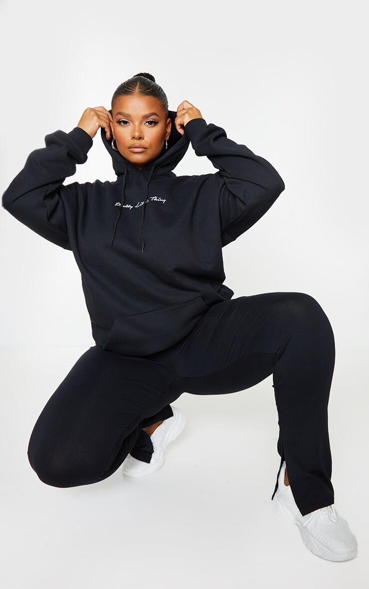 

PrettyLittleThing Plus Черный объемный худи с вышивкой