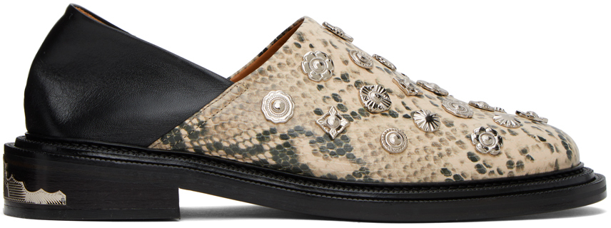 Бежевые лоферы из крокодиловой кожи с шипами Toga Virilis кожаные ботинки с декором concho toga virilis черный