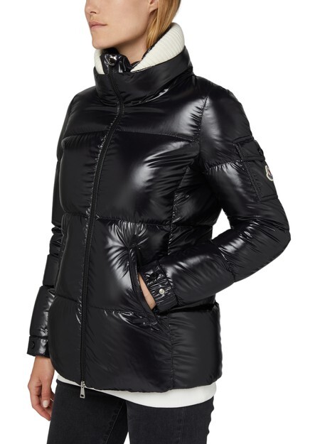 

Пуховик Vistle Moncler, черный
