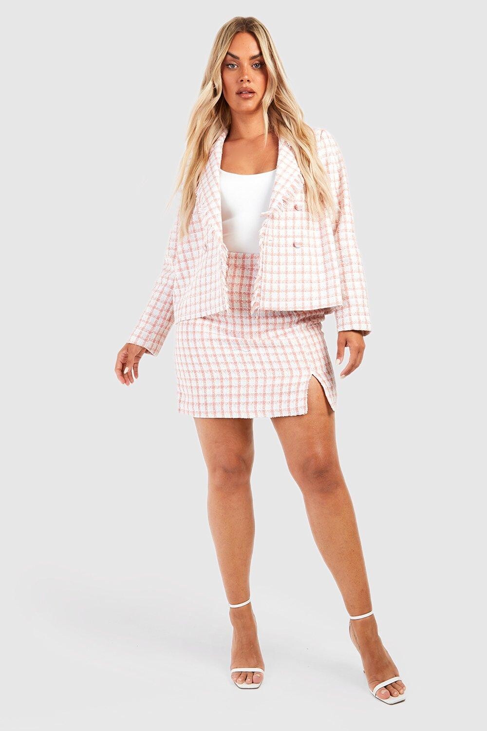 

Мини-юбка plus из ткани букле с разрезным номом Boohoo, розовый
