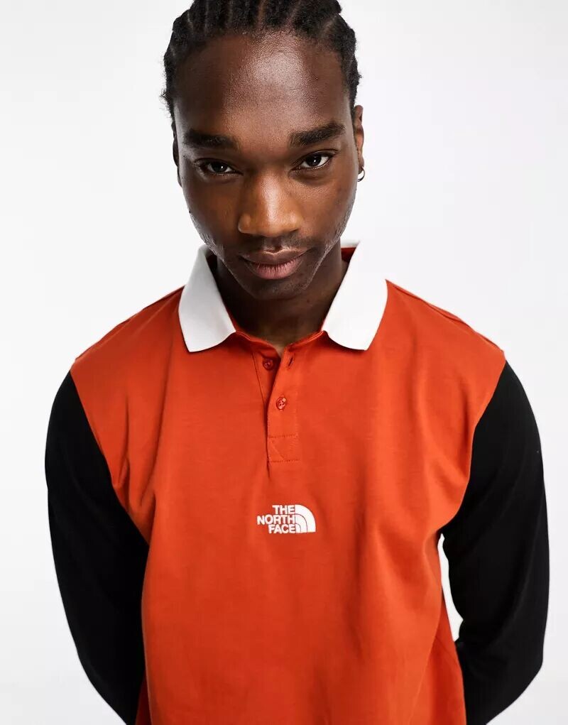 

Черно-красная футболка-поло The North Face Rugby эксклюзивно на ASOS