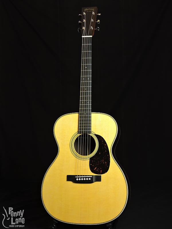 Акустическая гитара Martin 000-28 Acoustic 000 Guitar with Case акустическая гитара martin 000 28 tinted natural acoustic guitar w ohsc