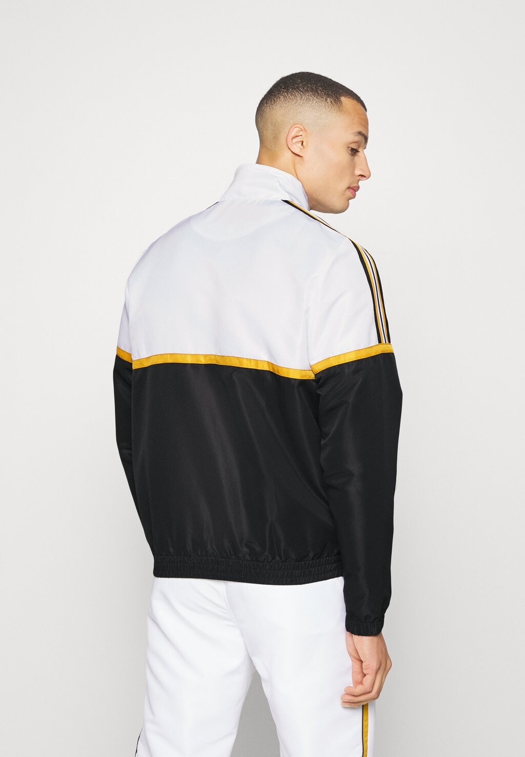 

Спортивная куртка Sergio Tacchini