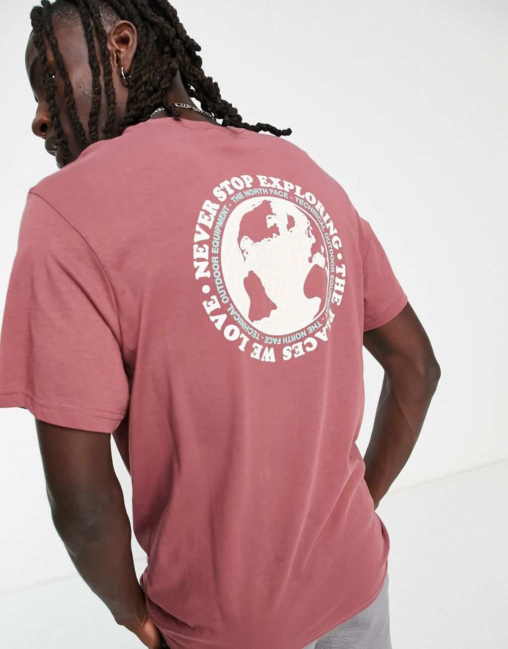 

Розовая футболка с принтом на спине The North Face Globe Sketch эксклюзивно на ASOS, Розовый