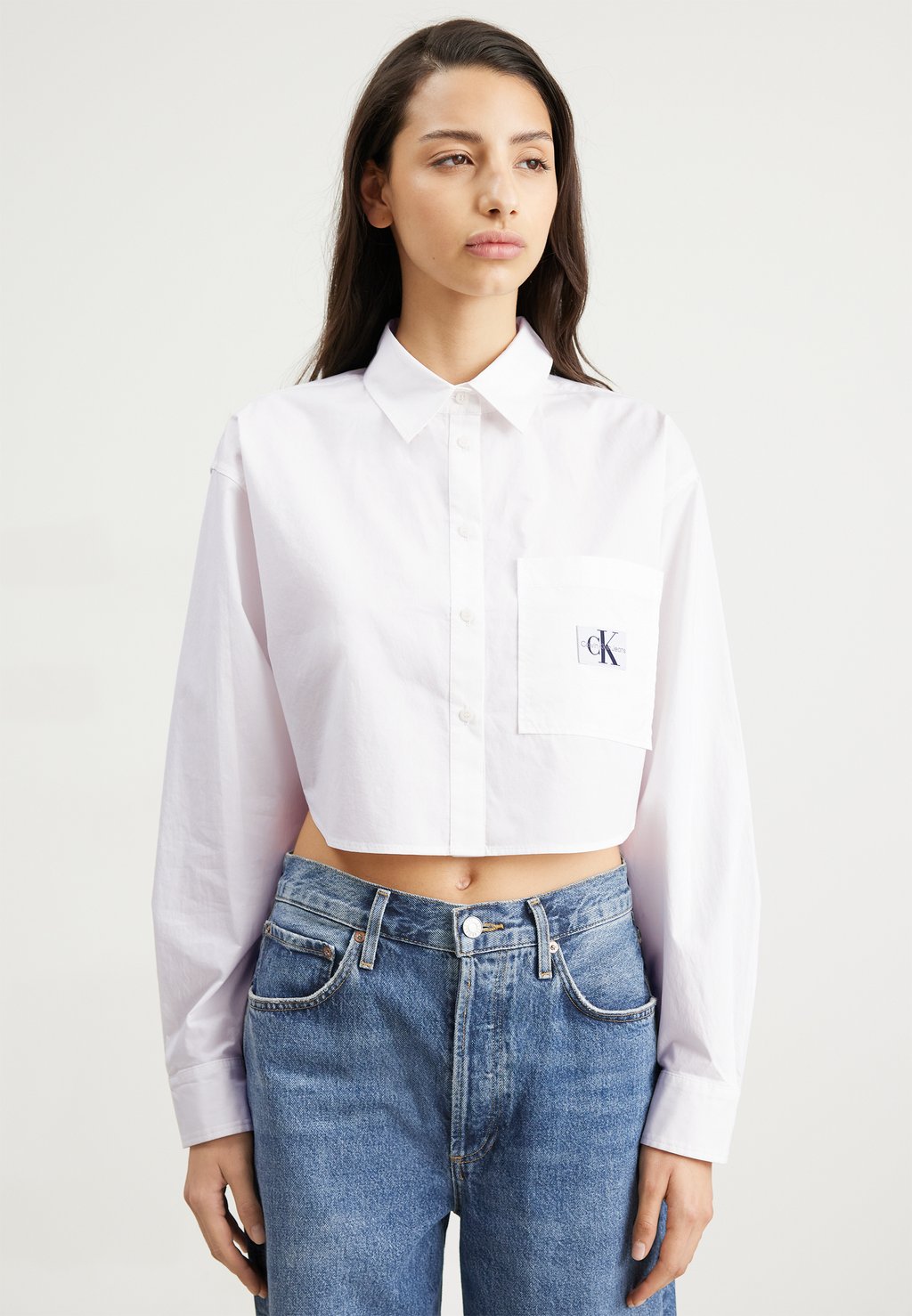 

Блузка Calvin Klein Jeans WOVEN LABEL CROPPED, цвет bright white