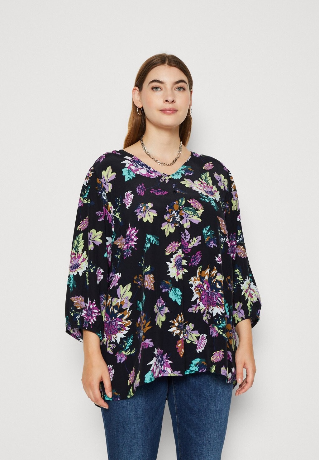 

Блузка ONLY Carmakoma CARANTONA LIFE 3/4 V NECK, черный