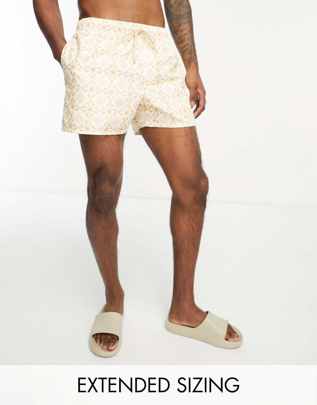 

Короткие шорты для плавания с плиточным принтом ASOS DESIGN