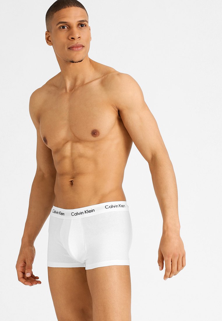 Трусики LOW RISE TRUNK 3 PACK Calvin Klein Underwear, цвет white цена и фото