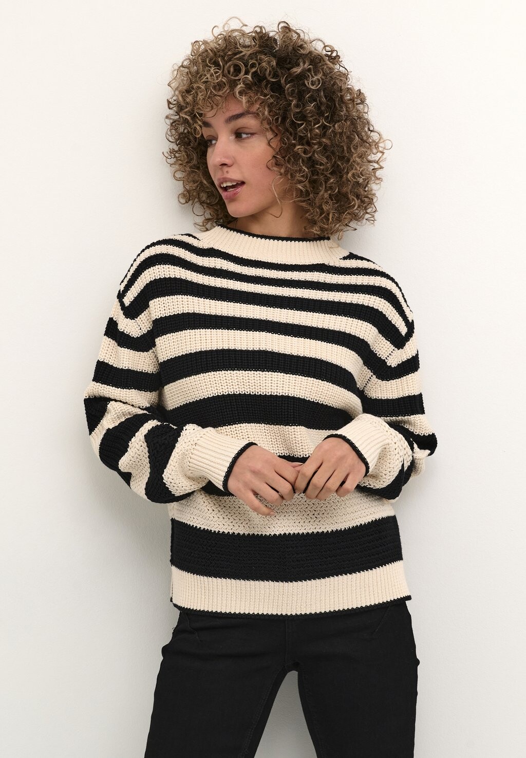 

Свитшот Cream MUKA, цвет pitch black stripe