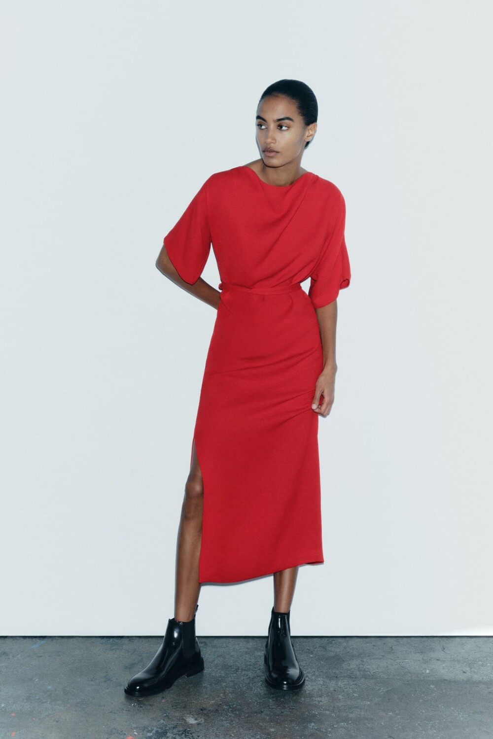 

Длинное платье с поясом ZARA, красный
