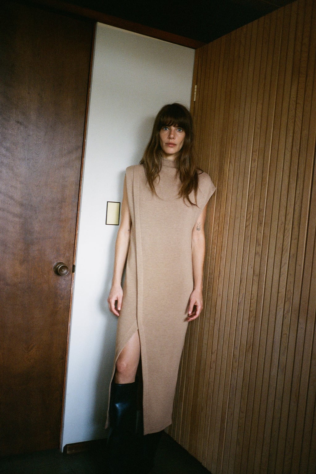

Мягкое длинное платье ZARA, кэмел